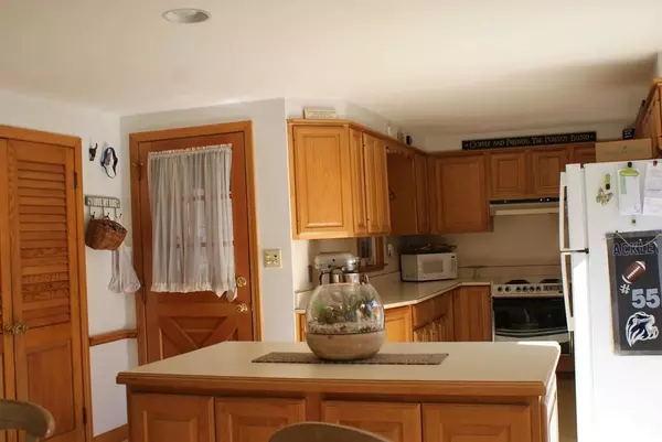 Clinton, MA 01510,7 Harris St