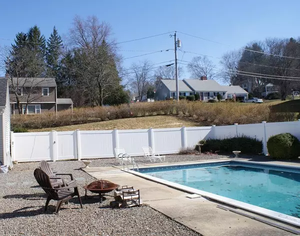 Clinton, MA 01510,7 Harris St