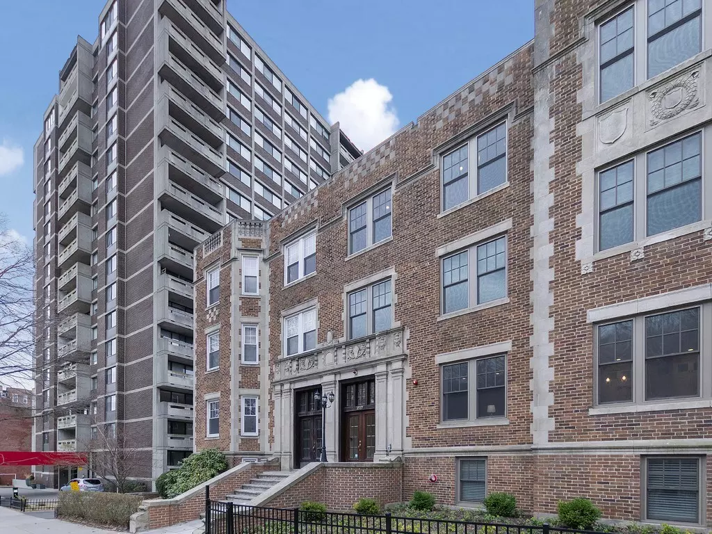 Brookline, MA 02446,1517 Beacon St #2