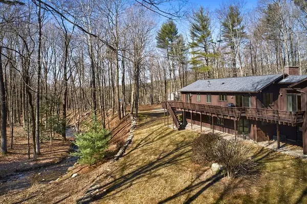 Pelham, MA 01002,123 N Valley Rd