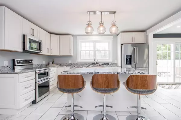 Acushnet, MA 02743,58 Quaker Ln