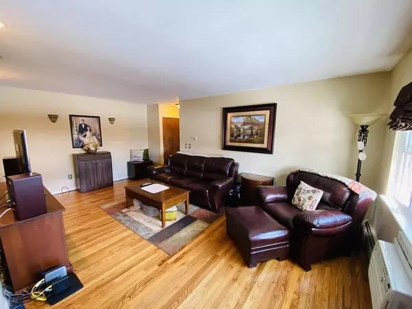 Agawam, MA 01001,181 Regency Park Drive #181