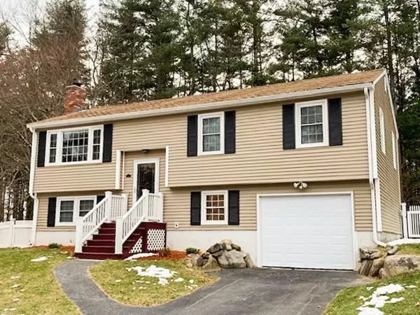 170 Freda Ln, Lowell, MA 01854