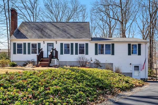 15 Corbin Rd, Dudley, MA 01571