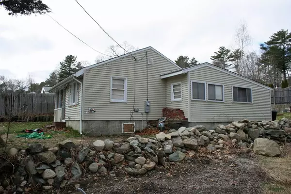 11 Central Avenue, Lakeville, MA 02347