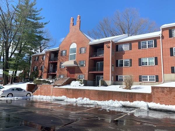 4 Louisburg Sq #11, Nashua, NH 03060