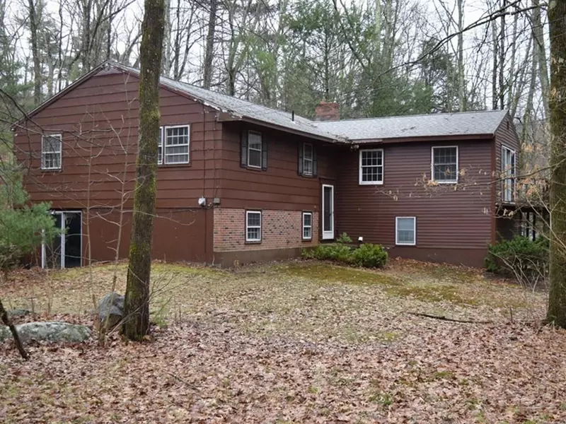 48 Wells Park Rd, Sturbridge, MA 01566