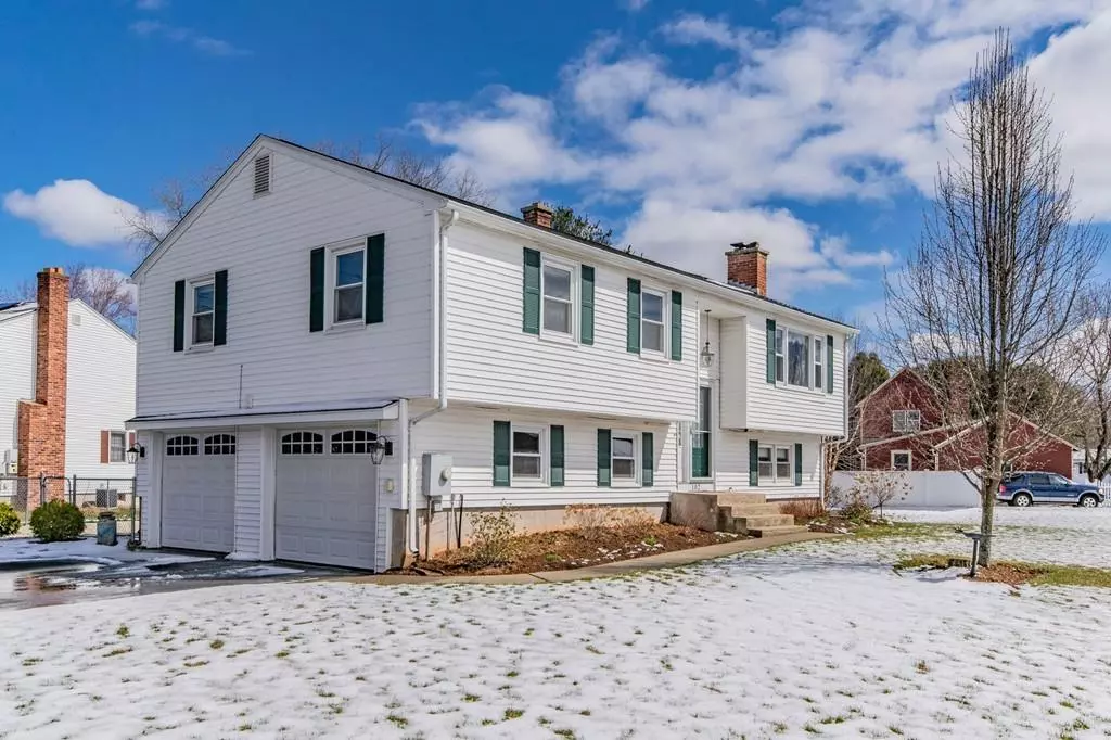 Agawam, MA 01001,102 Country Road