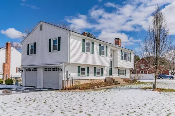 102 Country Road, Agawam, MA 01001