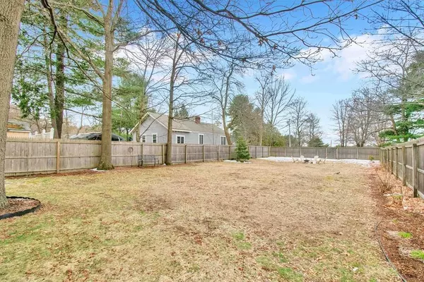 Westfield, MA 01085,11 Grove