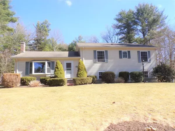 42 Cricket Dr, Sturbridge, MA 01566