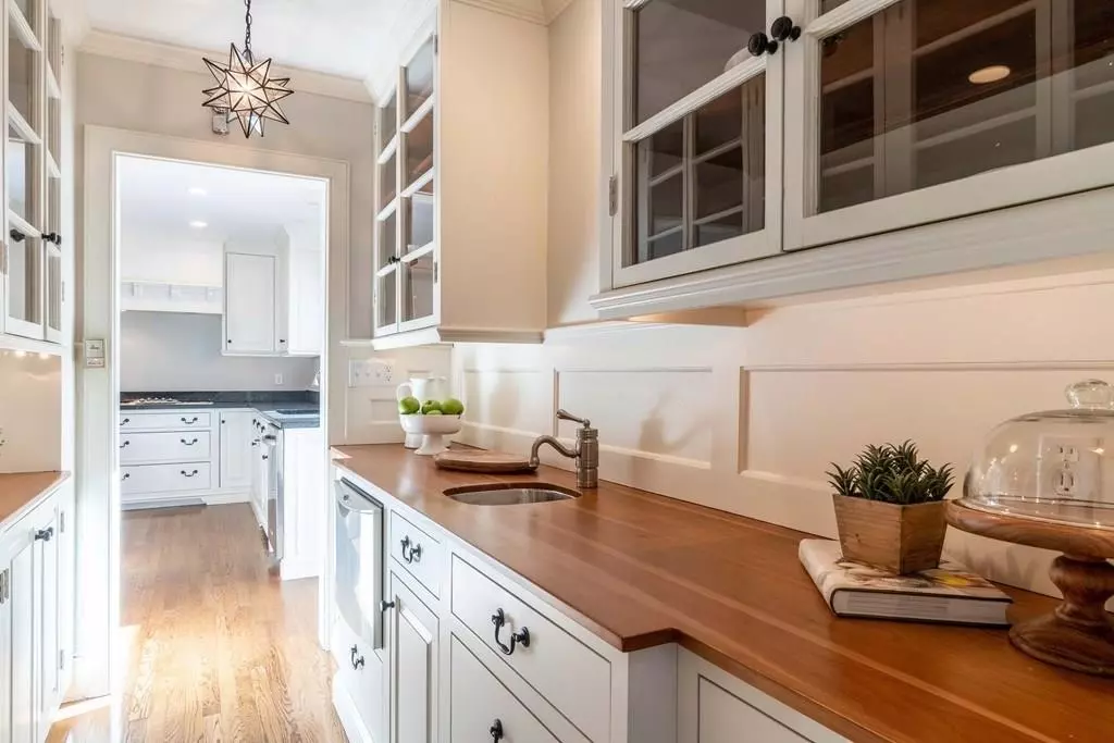 Hingham, MA 02043,43 Burditt Avenue