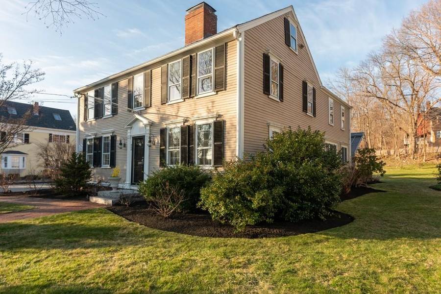 448 Main St, Amesbury, MA 01913