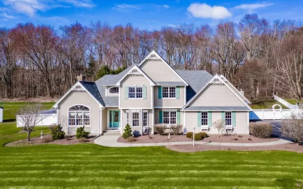 15 Anna Marie Ln, East Longmeadow, MA 01028