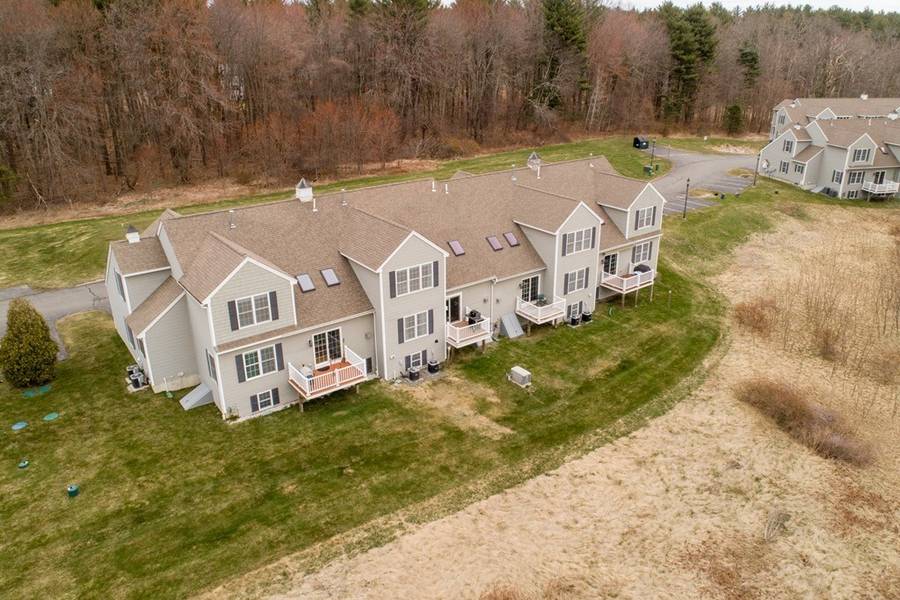 5 Pelton Way #8, Hampton Falls, NH 03844