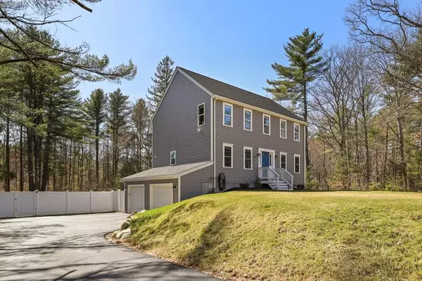 91 King St, Hanson, MA 02341