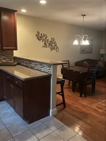 Agawam, MA 01001,5 Beekman Dr #5