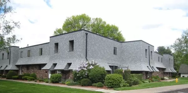 Agawam, MA 01001,5 Beekman Dr #5