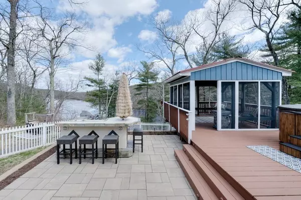 4037 Hill St, Palmer, MA 01069