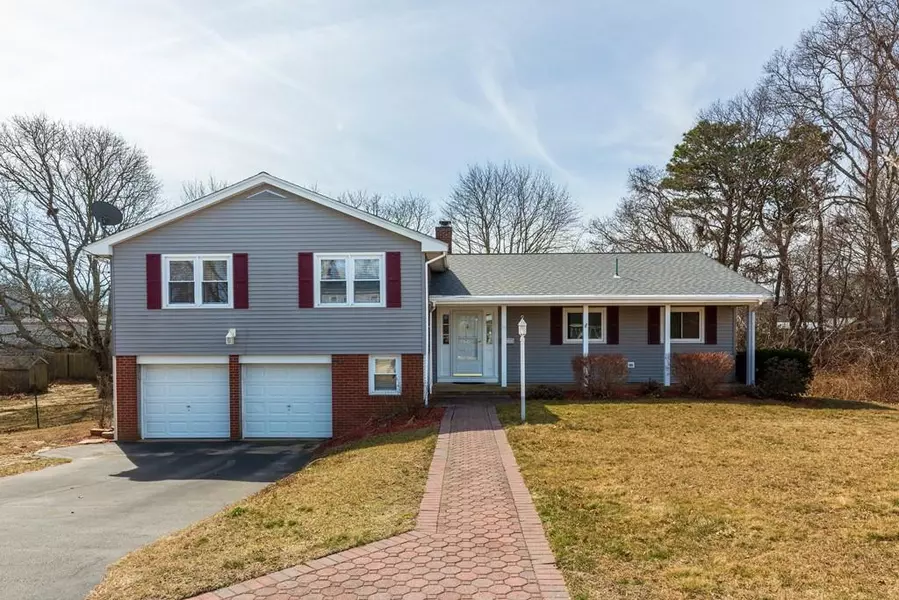 22 Woodside Ave, Wareham, MA 02532