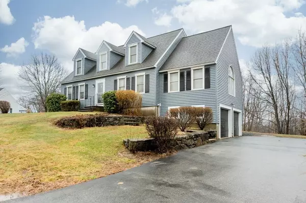 14 Hillview Dr, Groveland, MA 01834