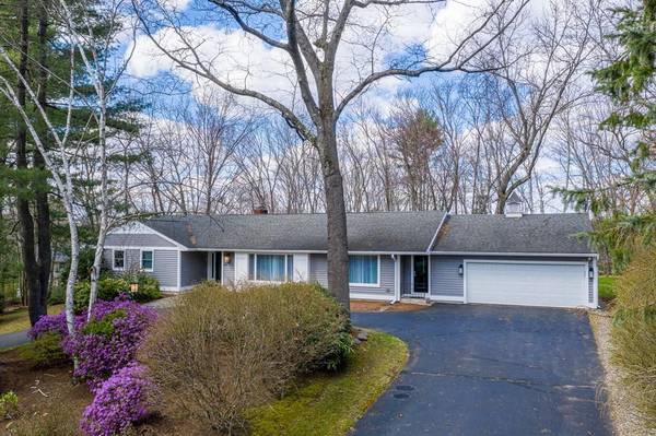 50 Hilltop Rd, Longmeadow, MA 01106