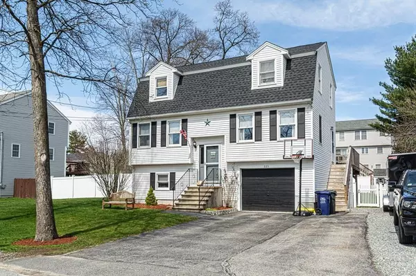 225 Long Pond Dr, Dracut, MA 01826