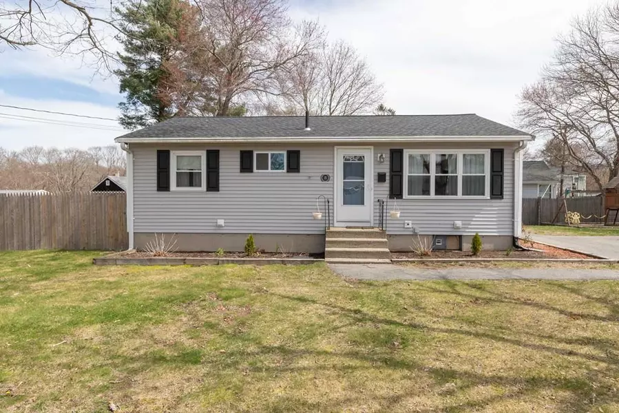 15 Davis St, Rockland, MA 02370