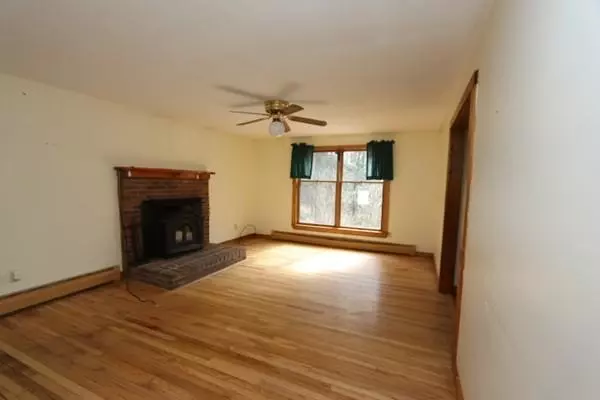 Huntington, MA 01050,14 Barr Hill Rd