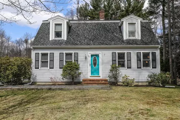 66 Middle Rd, Amesbury, MA 01913