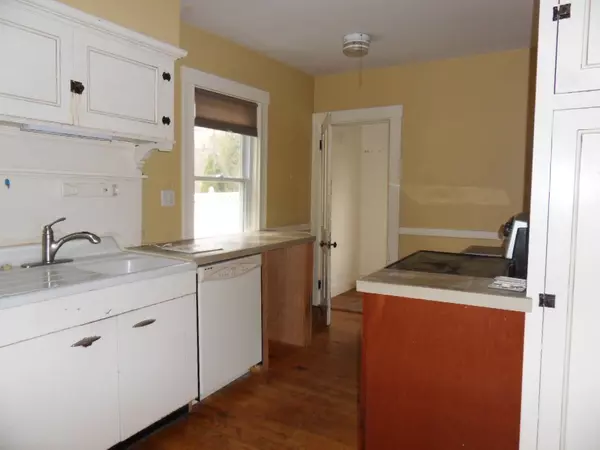 Northbridge, MA 01588,16 Whitin Ave #16