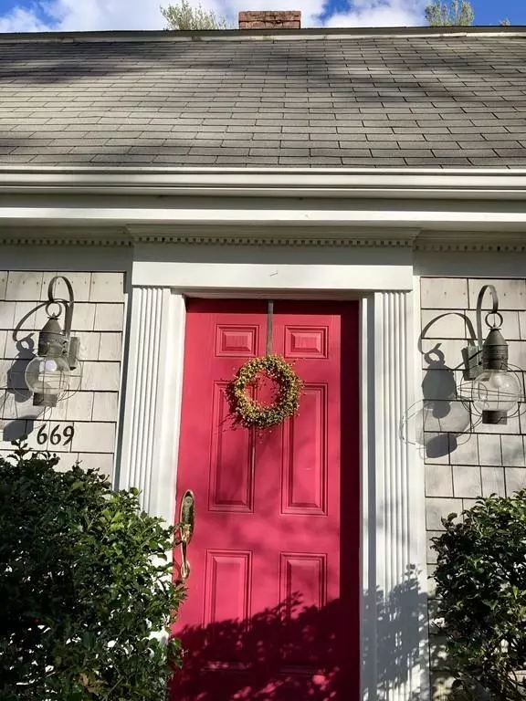 Duxbury, MA 02332,669 Franklin Street