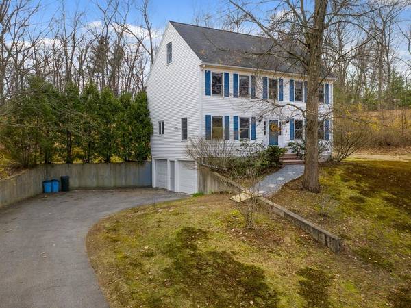 153 Willis Dr, Chelmsford, MA 01863