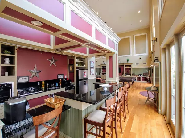 Canton, MA 02021,59 Walpole St #221
