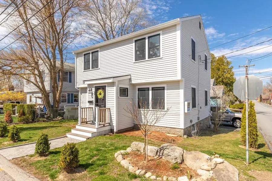 26 Pleasant St, Rockport, MA 01966