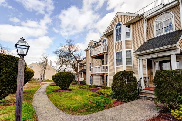 Taunton, MA 02780,303 Carriage Ln #303