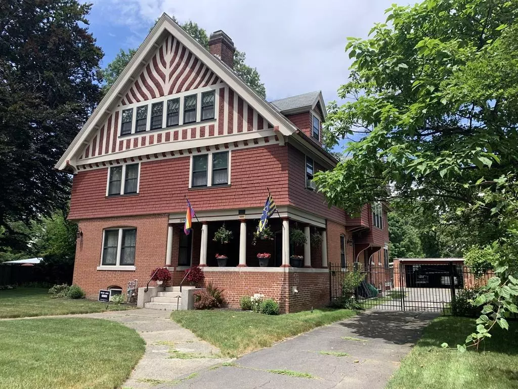 Springfield, MA 01109,1090 Worthington St