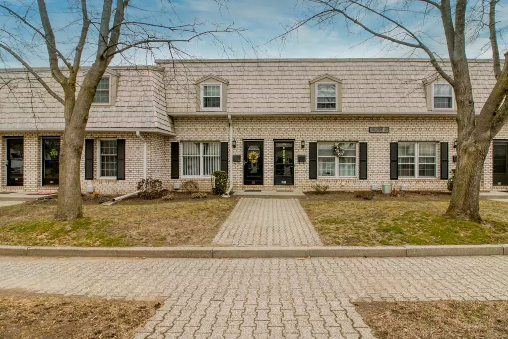 Agawam, MA 01001,102 Corey Colonial #102