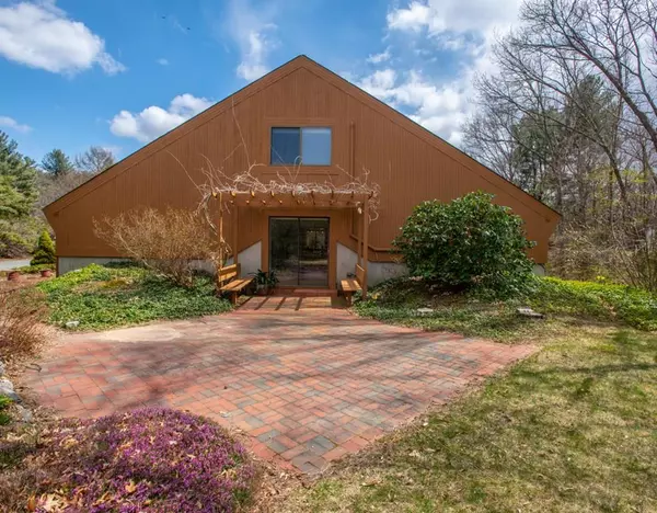 Acton, MA 01720,18 Kinsley Rd