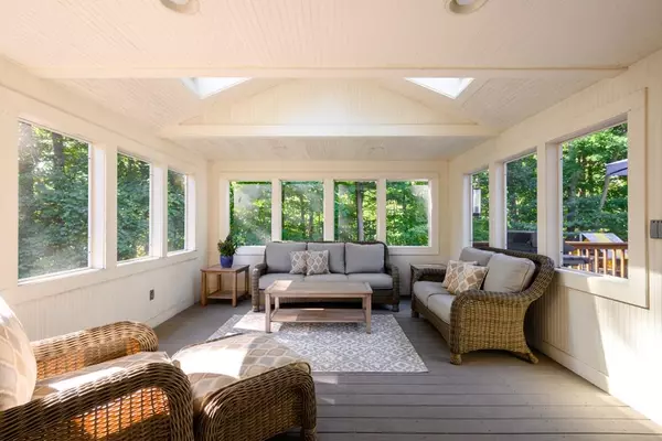 Cohasset, MA 02025,211 Fairoaks Ln