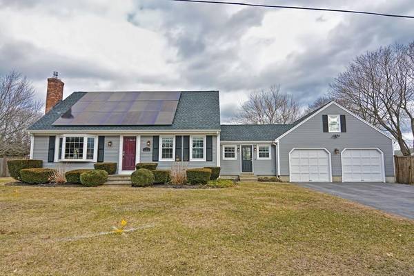 Seekonk, MA 02771,2 Greenhalgh Dr