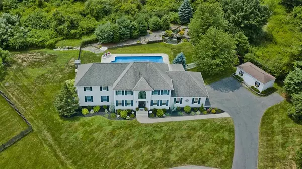 4 Hunters Greene Cir, Agawam, MA 01001