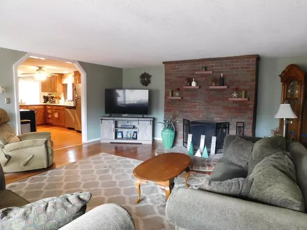 Auburn, MA 01501,387 Rochdale St