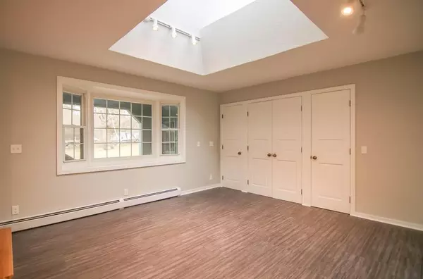 Sturbridge, MA 01518,140 Brookfield Rd