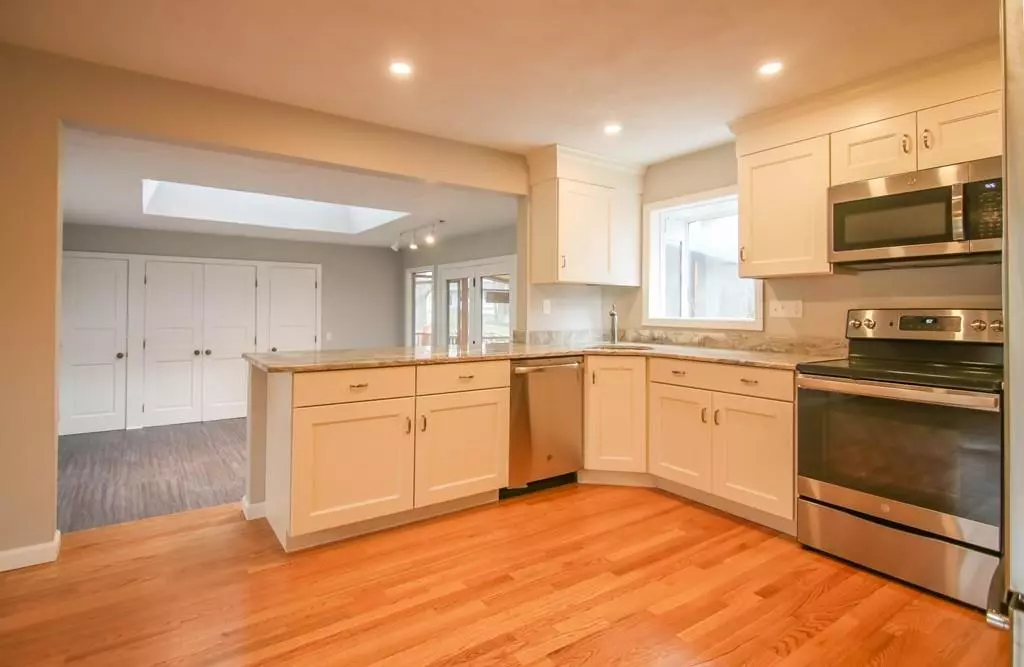 Sturbridge, MA 01518,140 Brookfield Rd