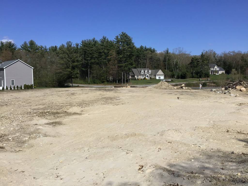 Douglas, MA 01516,23 Cobblestone