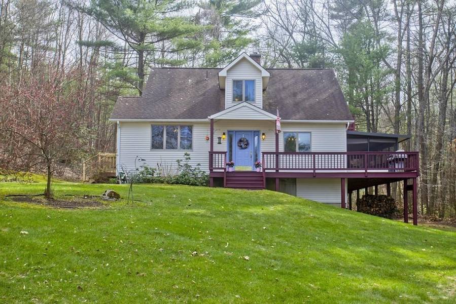 40 Kendall Street, Granby, MA 01033