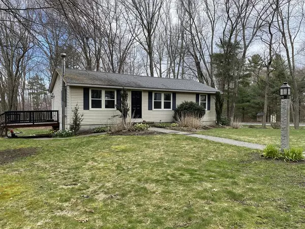 19 Park St, Mendon, MA 01756