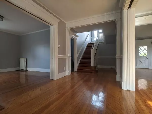 Springfield, MA 01108,17 Washington Rd