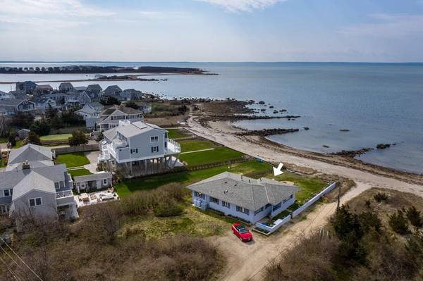 2 Beach St, Mattapoisett, MA 02739